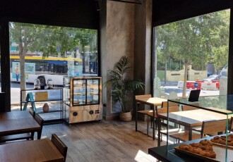 Local comercial – Cornellà de Llobregat 963.00 m2 photoOne