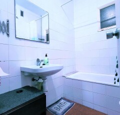 693128588_d320fd6a386023a289c38d26145f3fe41